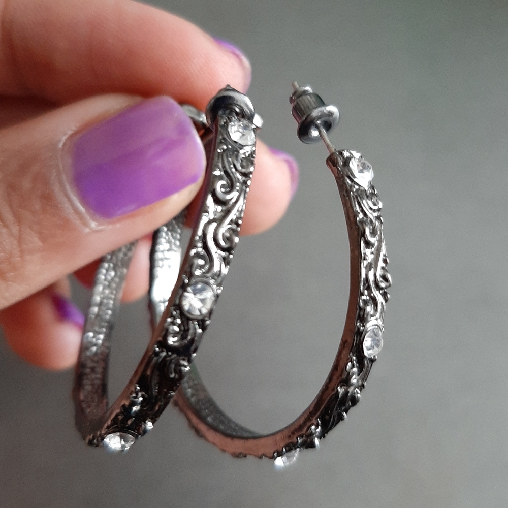 Black hoops fashion earring